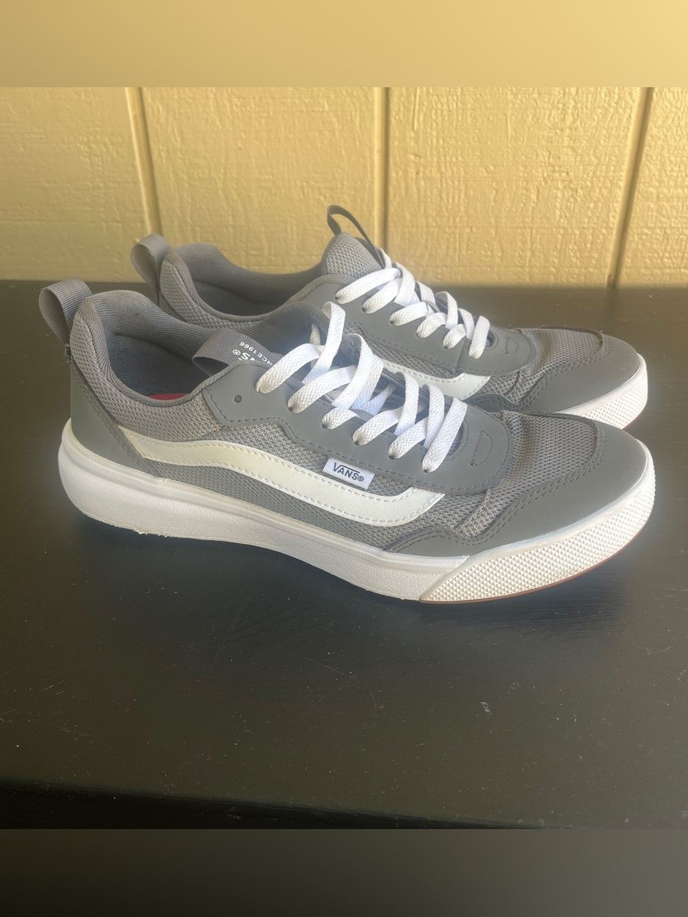 Vans Gray and White Low-Top Skate Sneakers Men’s 9